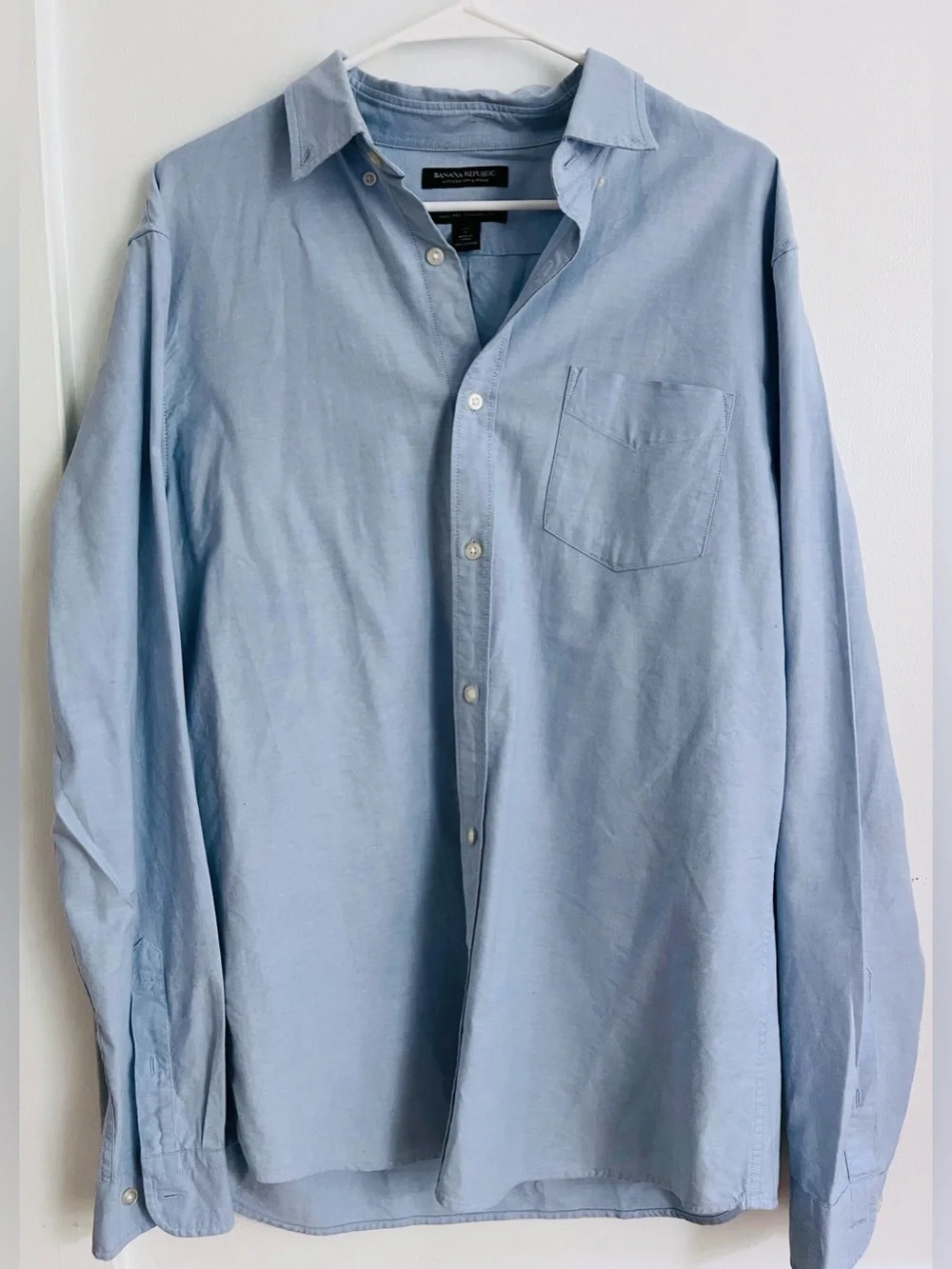 Banana Republic • Light Blue Men's Button-Down Shirt - Untucked Standard Fit